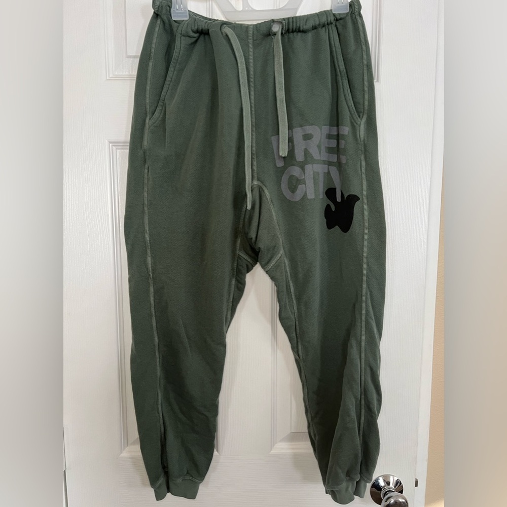 PLEASE READ DESCRIPTION & VIEW PICS. FreeCity sweatpants
